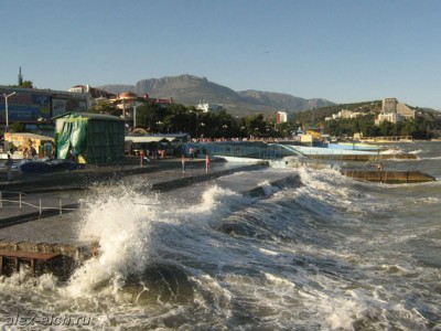 Александр Ельчищев Фото автора (Алушта, сентябрь 2012 г.) Начало маршрута Идем дальше