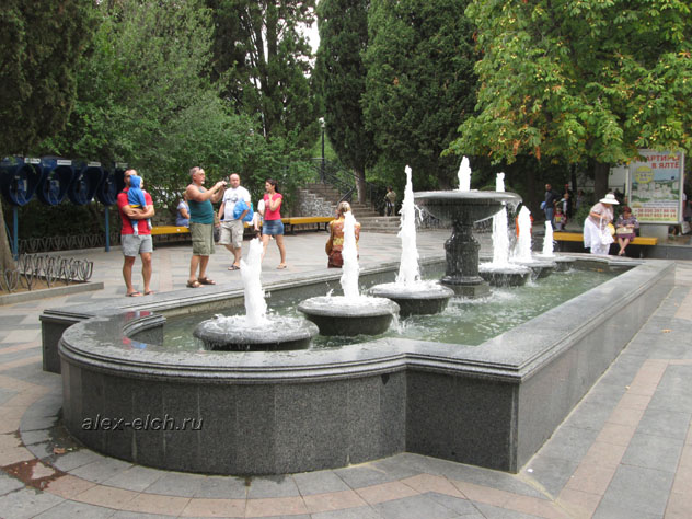 Ялта Пушкинская улица фото фонтан